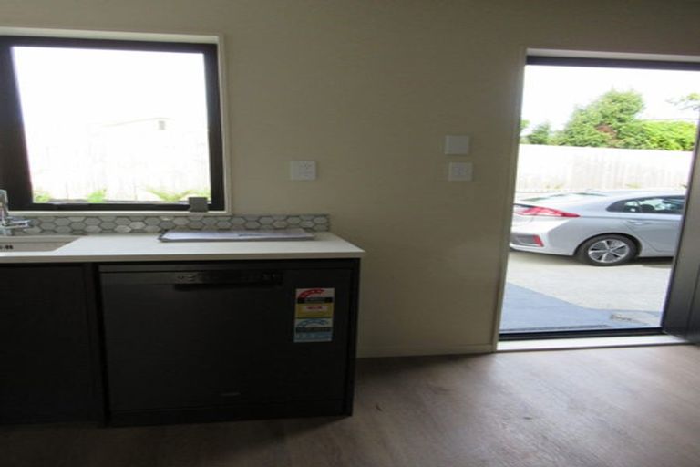 Photo of property in 2 Nikau Street, New Lynn, Auckland, 0600