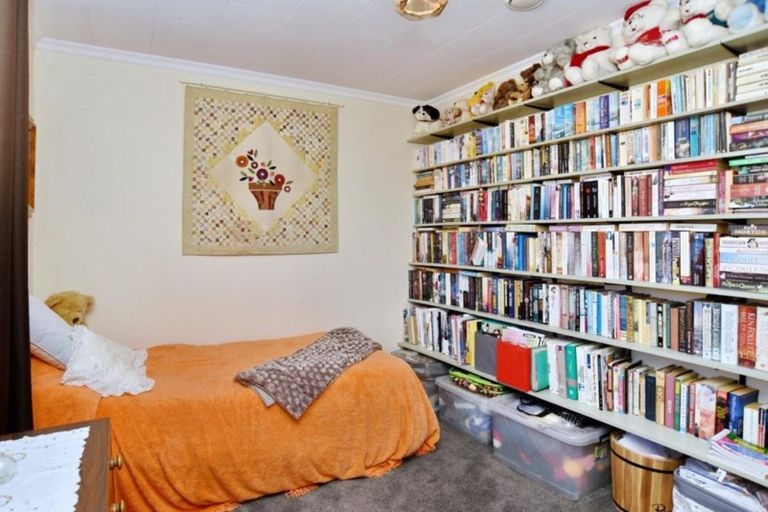 Photo of property in 11 Emlyn Place, Avondale, Christchurch, 8061