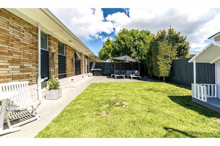 Photo of property in 1b Karaka Street, New Lynn, Auckland, 0600