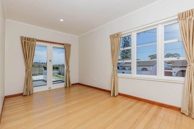 Photo of property in 168 Titirangi Road, New Lynn, Auckland, 0600