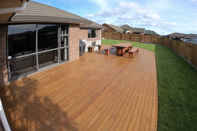 Photo of property in 3 Nevada Way, Kelvin Grove, Palmerston North, 4414