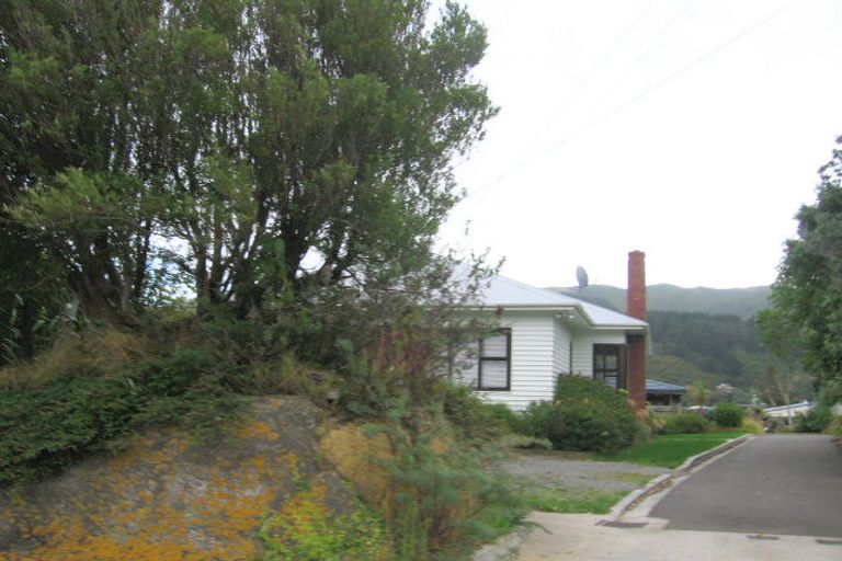 Photo of property in 55 Ranui Terrace, Tawa, Wellington, 5028