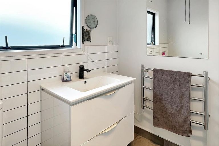 Photo of property in 9a Holden Avenue, Holdens Bay, Rotorua, 3010
