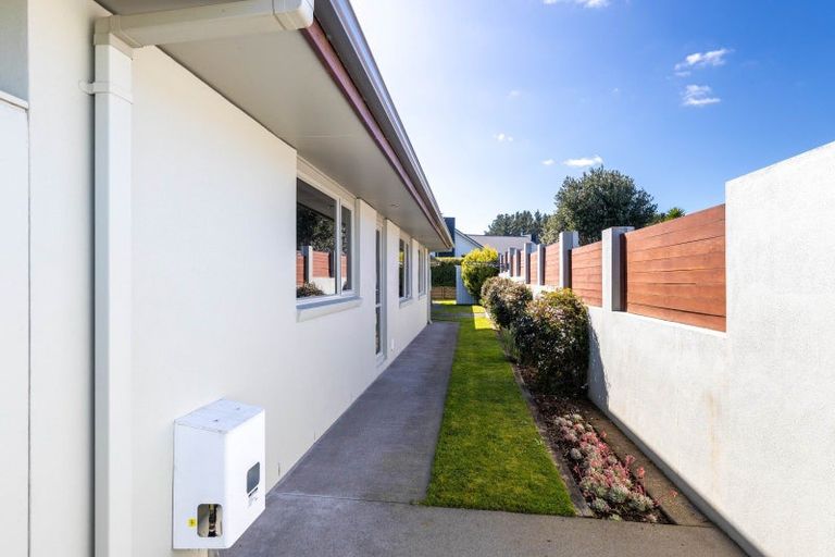 Photo of property in 12 Montrose Place, Highlands Park, New Plymouth, 4312