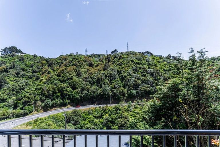 Photo of property in 2/17 Blackbridge Road, Wadestown, Wellington, 6012