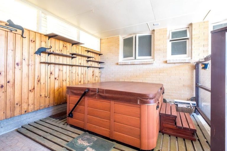 Photo of property in 10 Lowry Street, Waiau, 7332