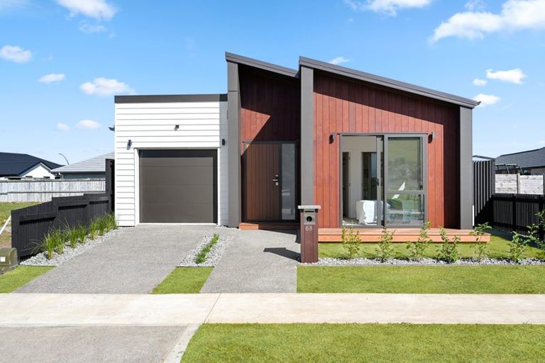 Photo of property in 68 Overton Street, Rototuna North, 3210