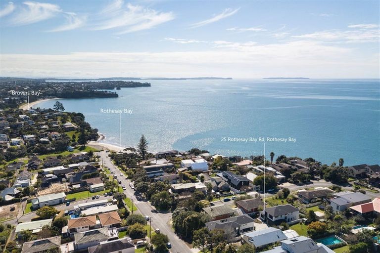 Photo of property in 25 Rothesay Bay Road, Rothesay Bay, Auckland, 0630