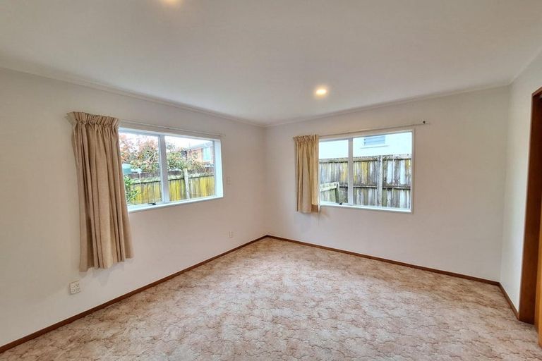 Photo of property in 1/73 Royal View Road, Te Atatu South, Auckland, 0610