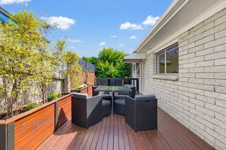 Photo of property in 1 Pleasant Road, Glen Eden, Auckland, 0602