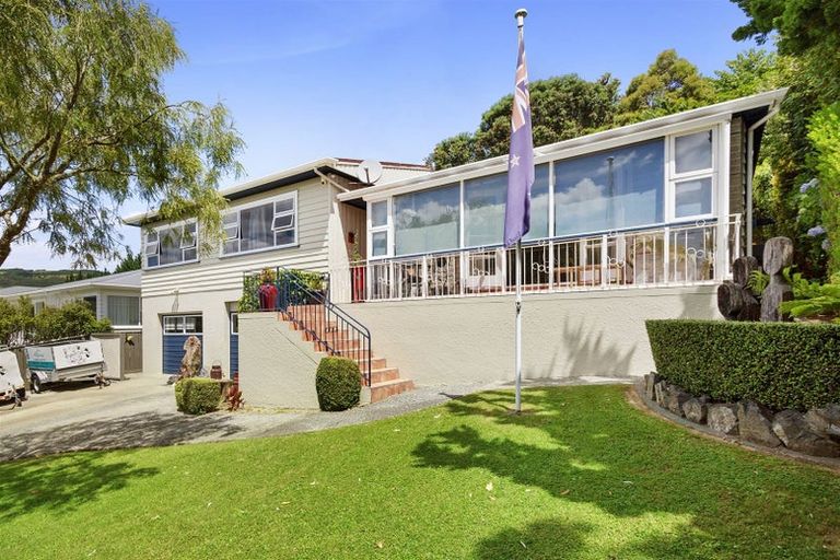 Photo of property in 39 Sunrise Boulevard, Tawa, Wellington, 5028