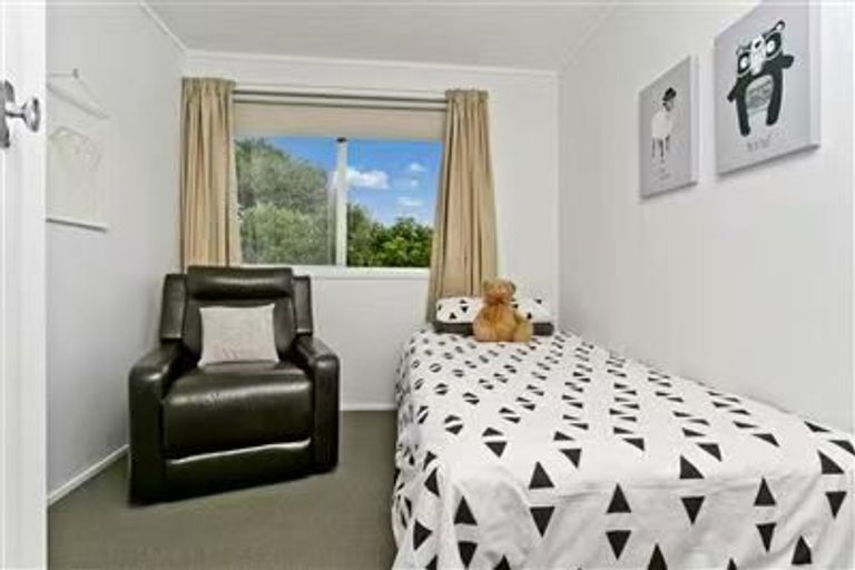 Photo of property in 2 Wykeham Place, Glenfield, Auckland, 0629