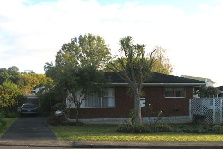 Photo of property in 2/72 Moore Street, Hillcrest, Auckland, 0627