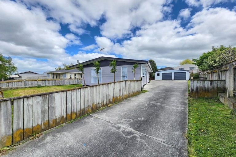 Photo of property in 37 Rhodes Drive, Kelvin Grove, Palmerston North, 4414