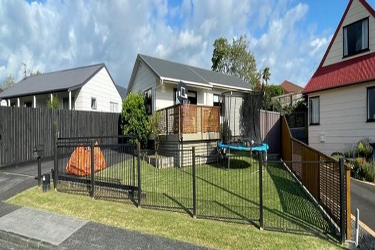 Photo of property in 30 Bluewater Place, Wattle Downs, Auckland, 2103