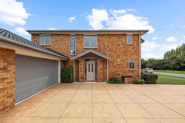 Photo of property in 64 Willowview Drive, Redwood, Christchurch, 8051