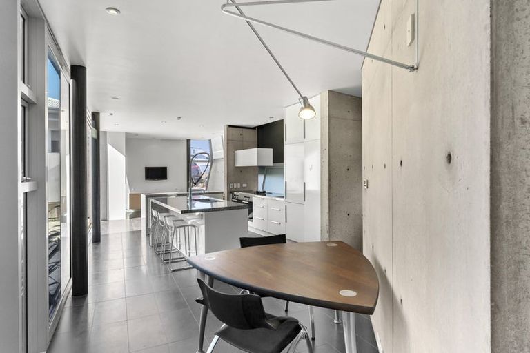 Photo of property in 3b Salmont Place, Kelburn, Wellington, 6012