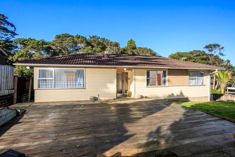 Photo of property in 64 Easton Park Parade, Glenfield, Auckland, 0629