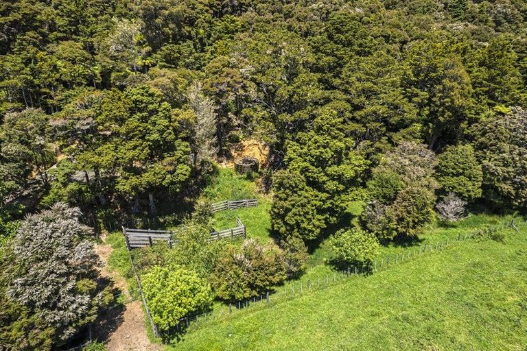 Photo of property in 241a Hailes Road, Whananaki, 0181