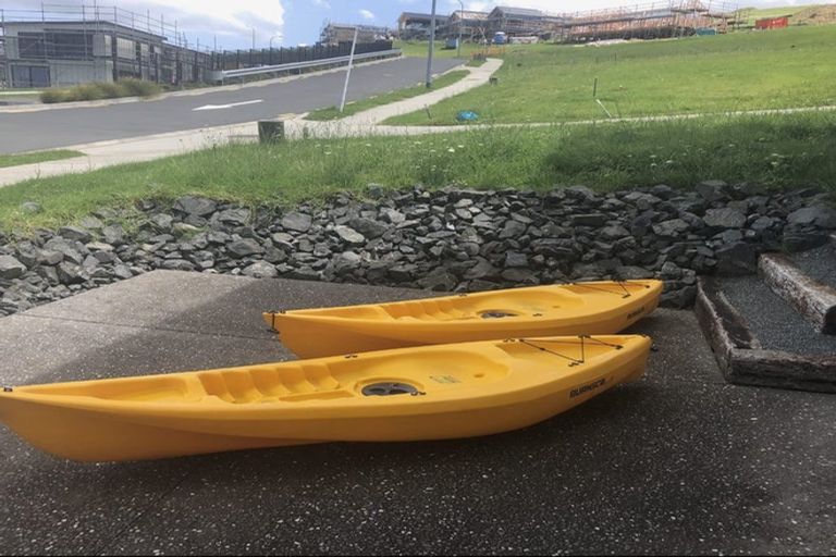 Photo of property in 2 Blue Moon Rise, Langs Beach, 0582