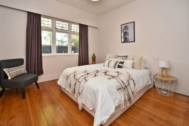 Photo of property in 132 Olliviers Road, Phillipstown, Christchurch, 8011