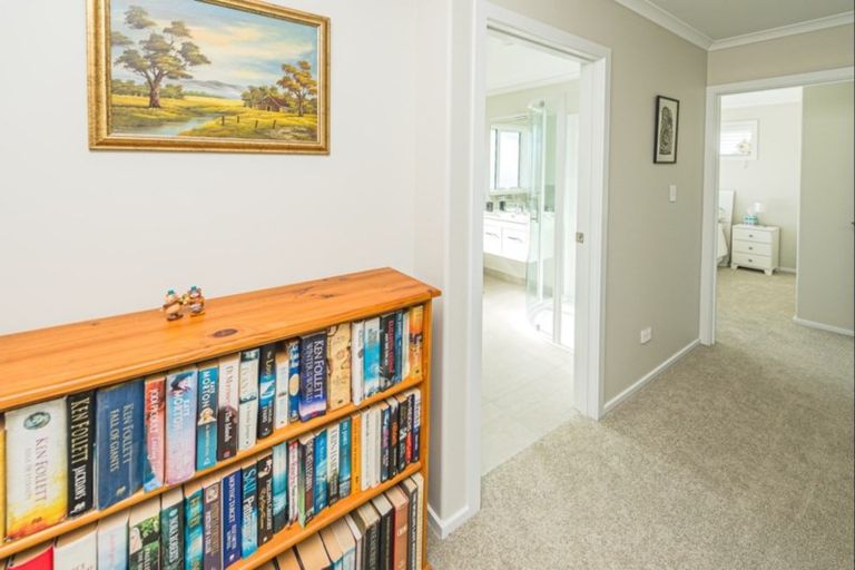 Photo of property in 37 Golf Vue Place, Castlecliff, Whanganui, 4501