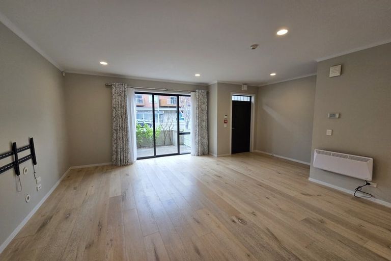 Photo of property in 213 Hobsonville Point Road, Hobsonville, Auckland, 0616