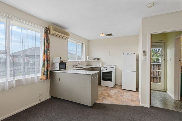 Photo of property in 2/272 Main North Road, Redwood, Christchurch, 8051