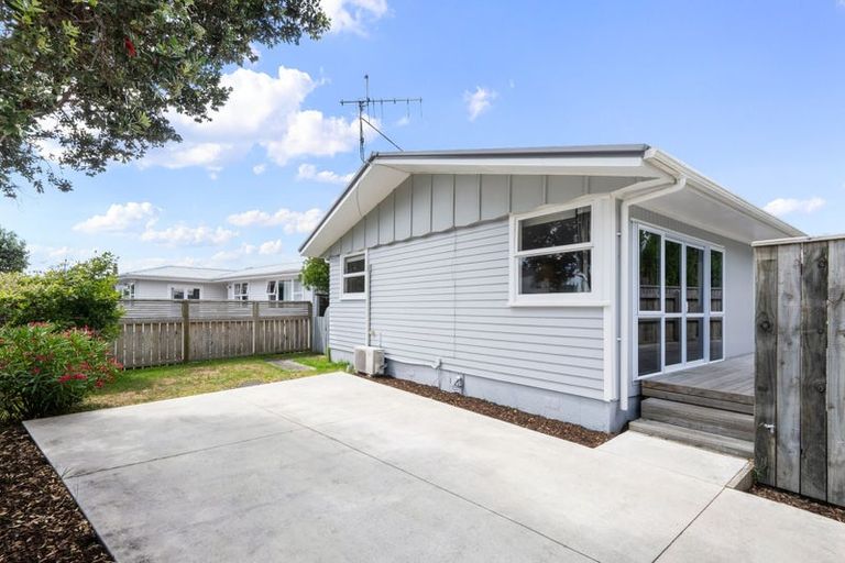 Photo of property in 14 Rangiatea Street, Paraparaumu Beach, Paraparaumu, 5032