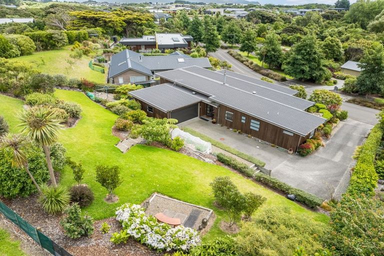 Photo of property in 6 Ferndale Drive, Waikanae, 5036