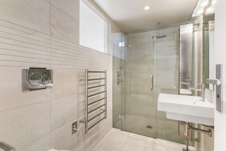 Photo of property in 7 Cecil Road, Milford, Auckland, 0620