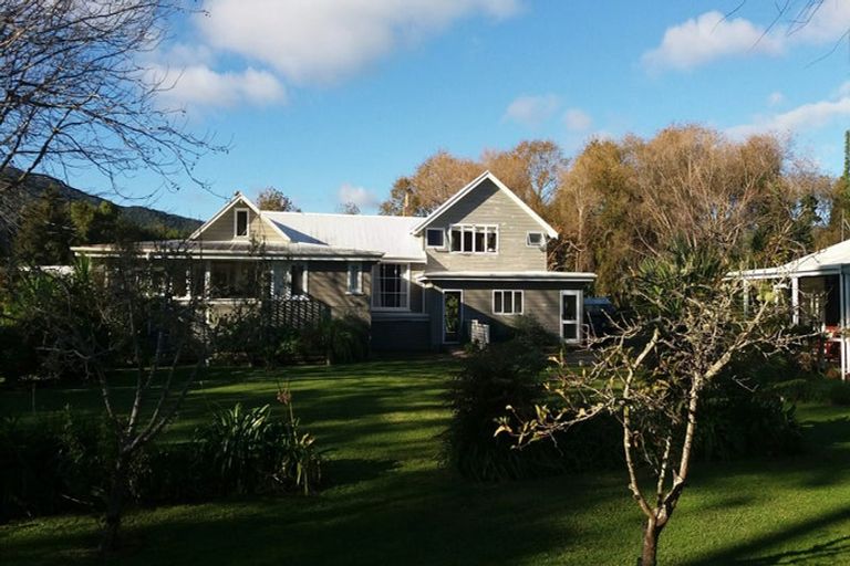 Photo of property in 15 Pottery Lane, Coromandel, 3506