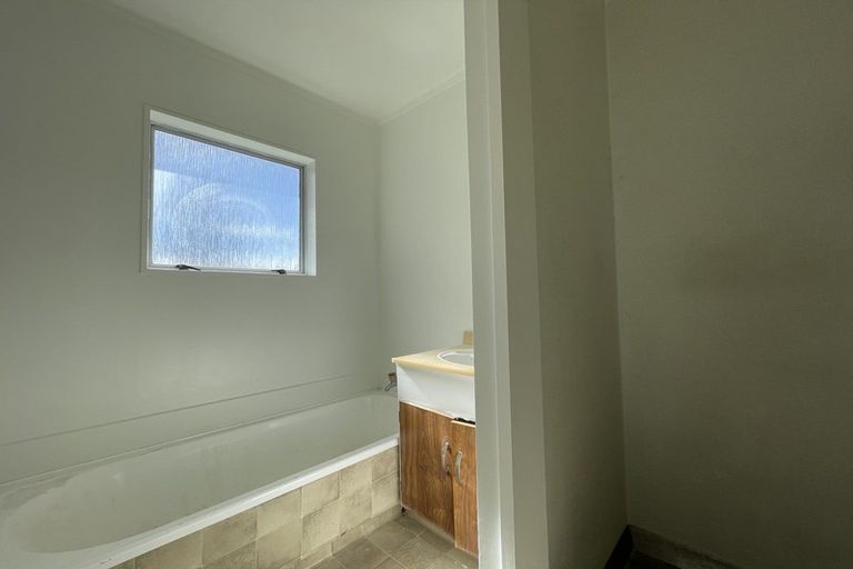 Photo of property in 8a Hilton Grove, Kelvin Grove, Palmerston North, 4414