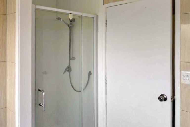 Photo of property in 25 Fitzherbert Avenue, West Harbour, Auckland, 0618