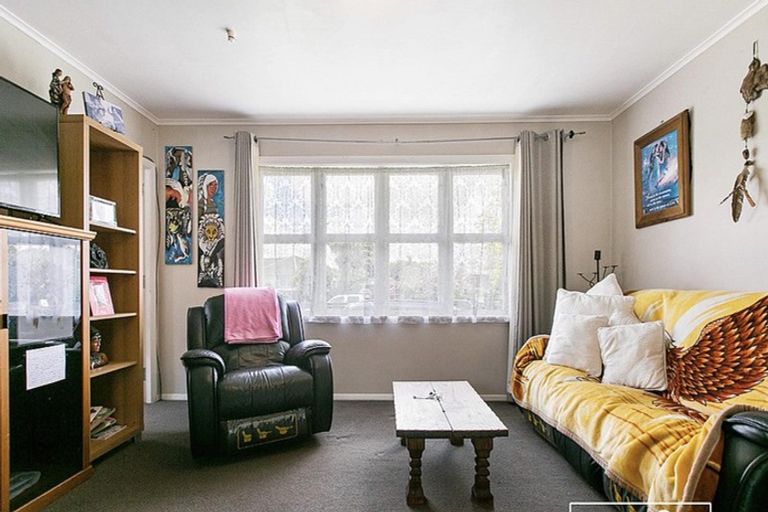 Photo of property in 13 Sutton Crescent, Papakura, 2110