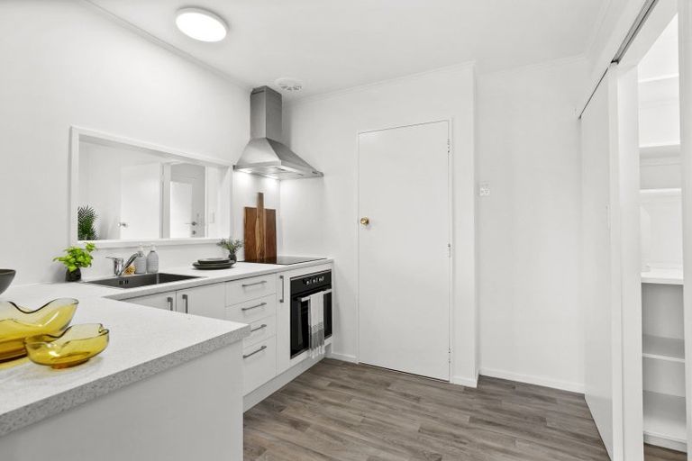 Photo of property in 176 Queens Drive, Lyall Bay, Wellington, 6022