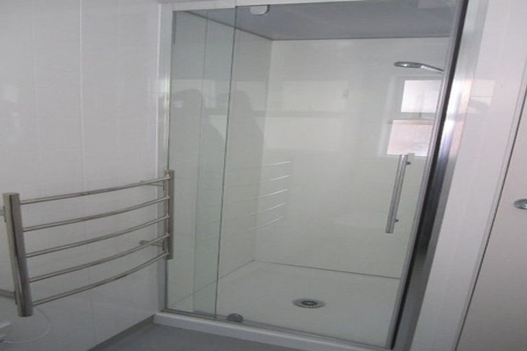 Photo of property in 2/10 Thurleigh Grove, Karori, Wellington, 6012