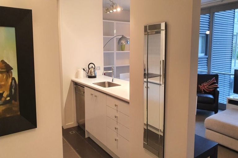 Photo of property in Montreaux Apartments, 3k/164 The Terrace, Wellington Central, Wellington, 6011