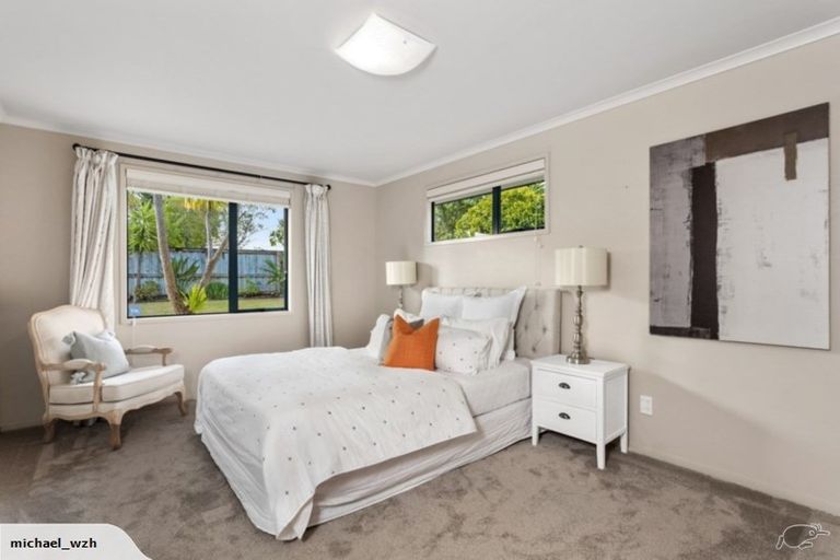 Photo of property in 17 Admirals Court Drive, Greenhithe, Auckland, 0632