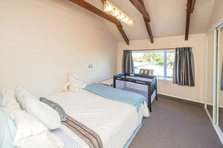 Photo of property in 2 Burtts Road, Durie Hill, Whanganui, 4500