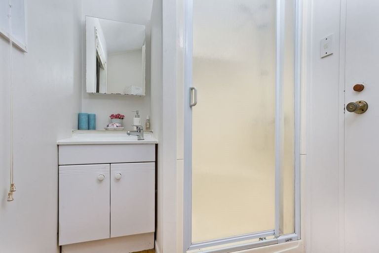 Photo of property in 52a Sunnyside Road, Sunnyvale, Auckland, 0612