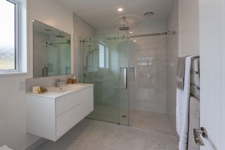 Photo of property in 23 Irvines Track, Halswell, Christchurch, 8025