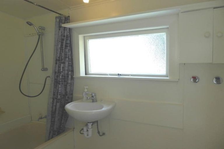 Photo of property in 168 Breaker Bay Road, Breaker Bay, Wellington, 6022