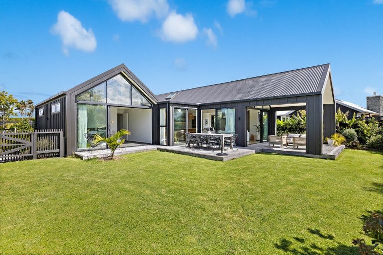 Photo of property in 75 Sandpiper Avenue, Point Wells, 0986