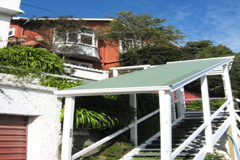 Photo of property in 134 Kelburn Parade, Kelburn, Wellington, 6012