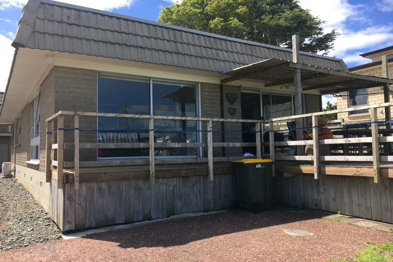 Photo of property in 1/20 Churchill Road, Murrays Bay, Auckland, 0630