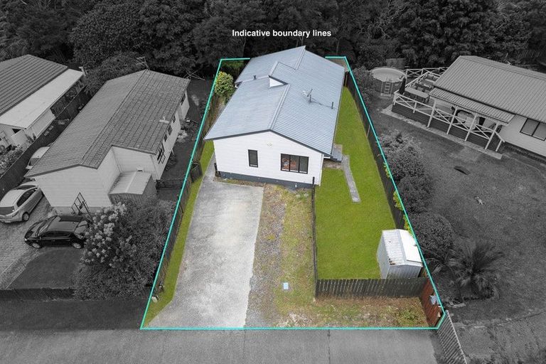 Photo of property in 77 Meadowvale Rise, Titirangi, Auckland, 0604