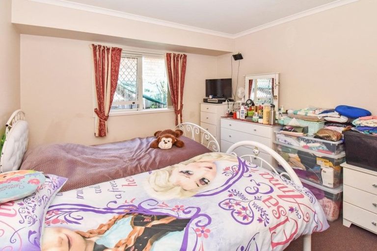 Photo of property in 42 Tussock Avenue, Mangere, Auckland, 2022