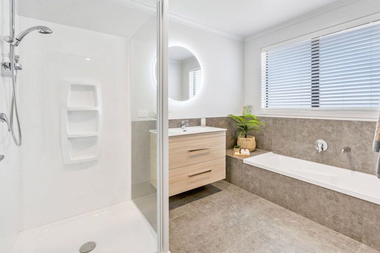 Photo of property in 63 Kaurinui Crescent, One Tree Point, 0118