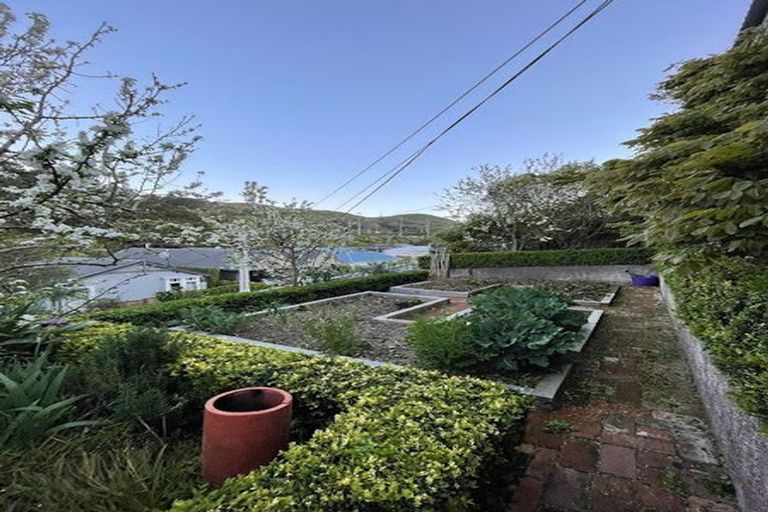 Photo of property in 56 Edinburgh Terrace, Berhampore, Wellington, 6023